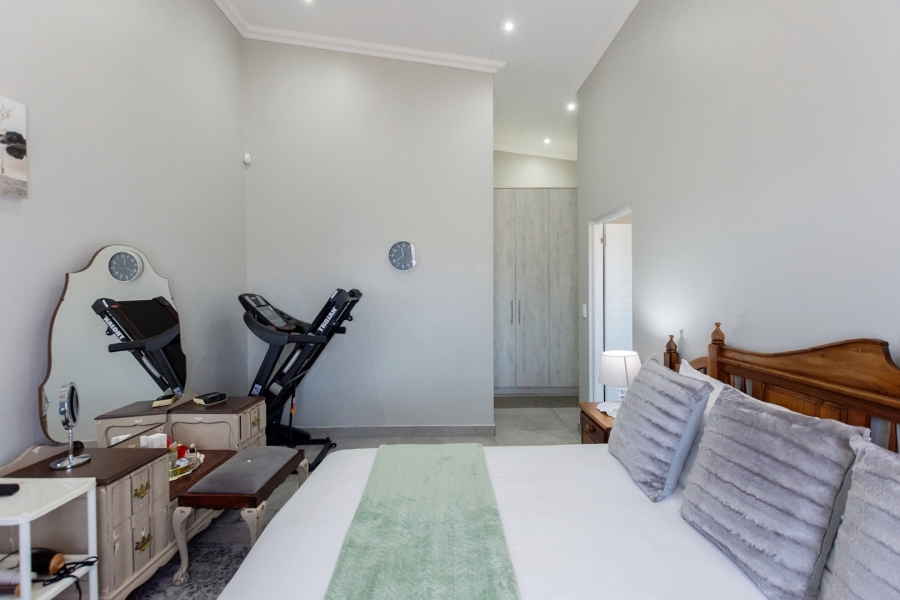 5 Bedroom Property for Sale in Myburgh Park Western Cape